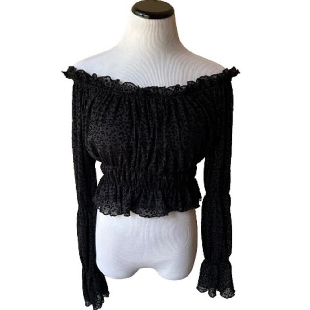 NWT Charmed Hearts Women’s Black Off the Shoulder Cropped Peasant Blouse. Size M